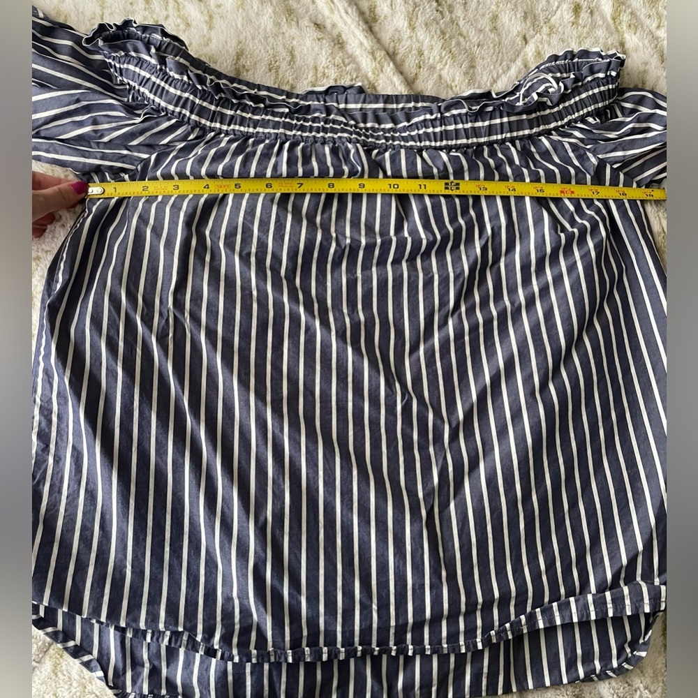 J Crew Women’s Size 6 Blue and White Striped Off The Shoulder Long Sleeve Top - Picture 12 of 16